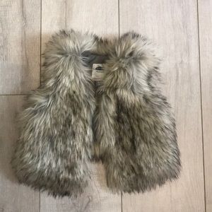 Size 12-18mo Old Navy fur vest